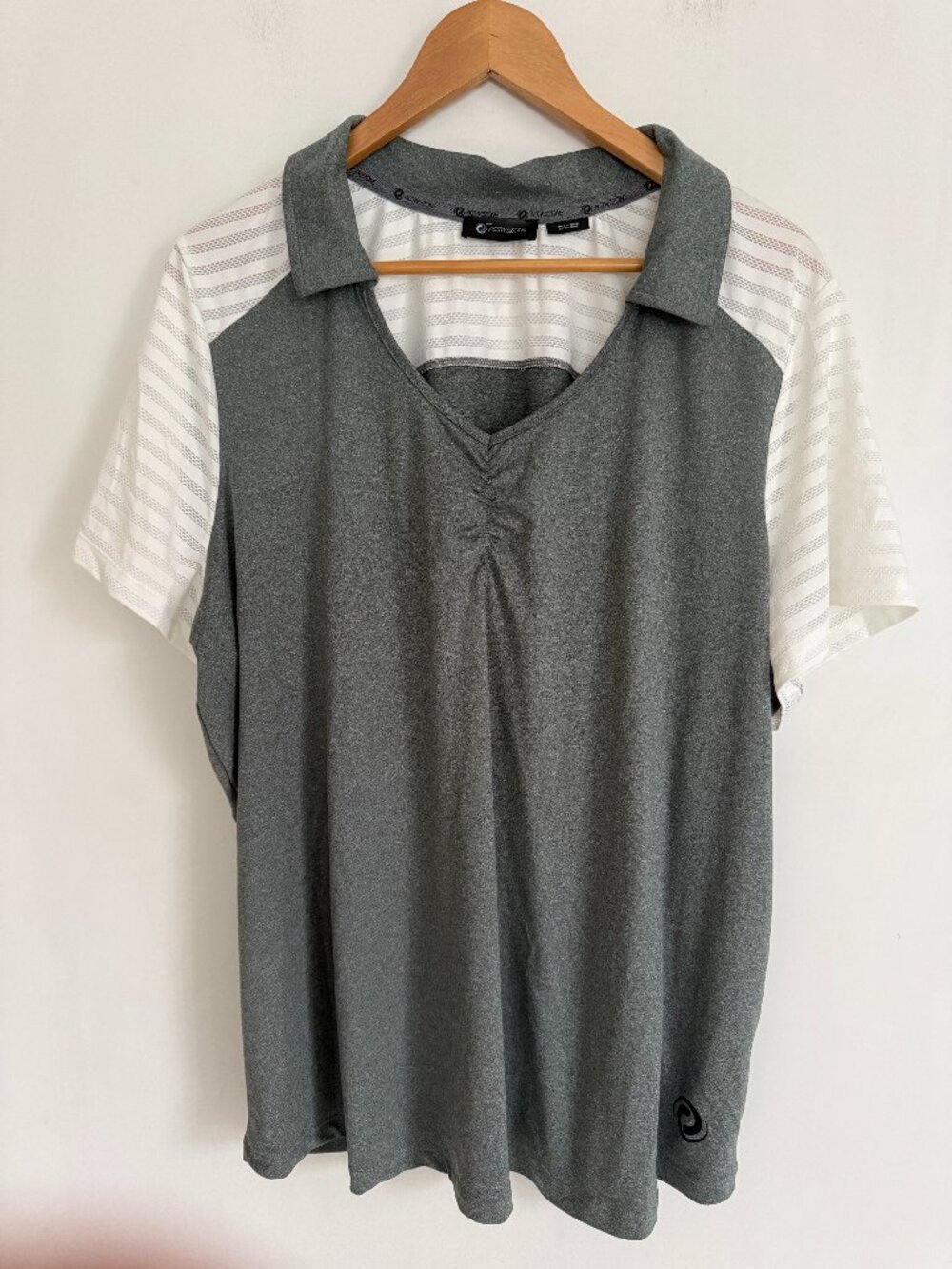Penningtons Woman Active Zone Top Gray White Short Sleeve Collar V Neck Size 2X